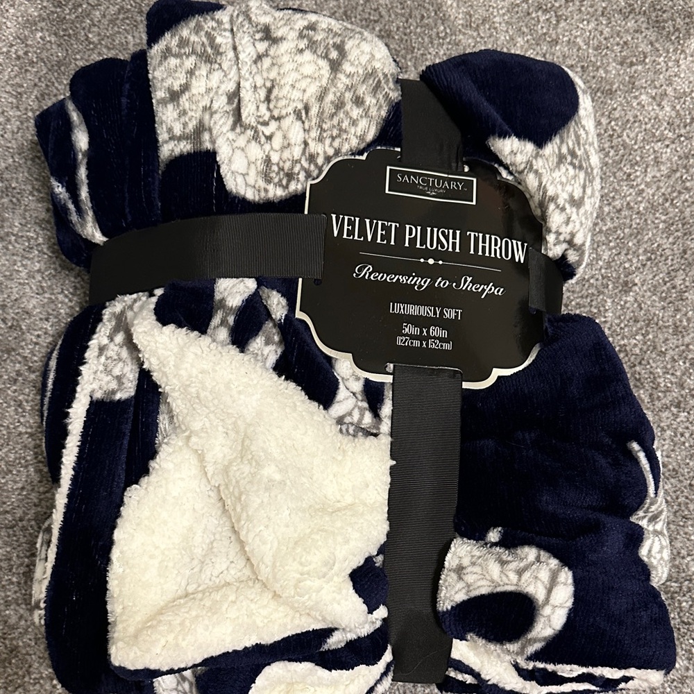 Sanctuary Navy and White Velvet Plush Throw